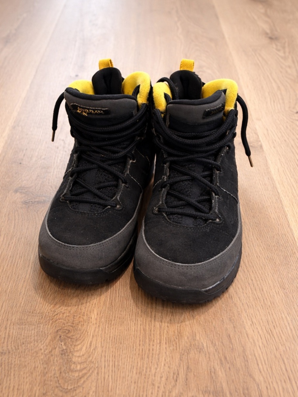 Air Jordan 9 Retro 'Dark Charcoal University Gold' sneakers 2Y